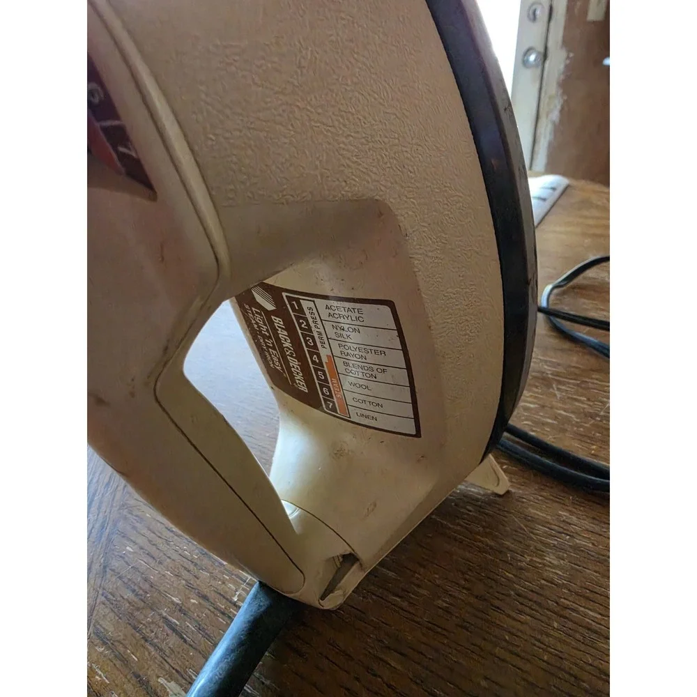 Vintage Black & Decker Light 'N Easy Steam Dry Iron, Works Great